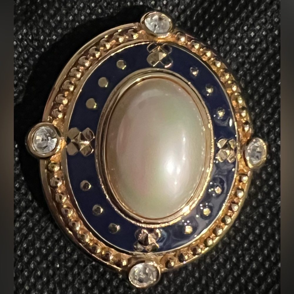 EUC Vintage Burberry's Brooch Pin with Faux Pearl and Rhinestones. Gold tone!